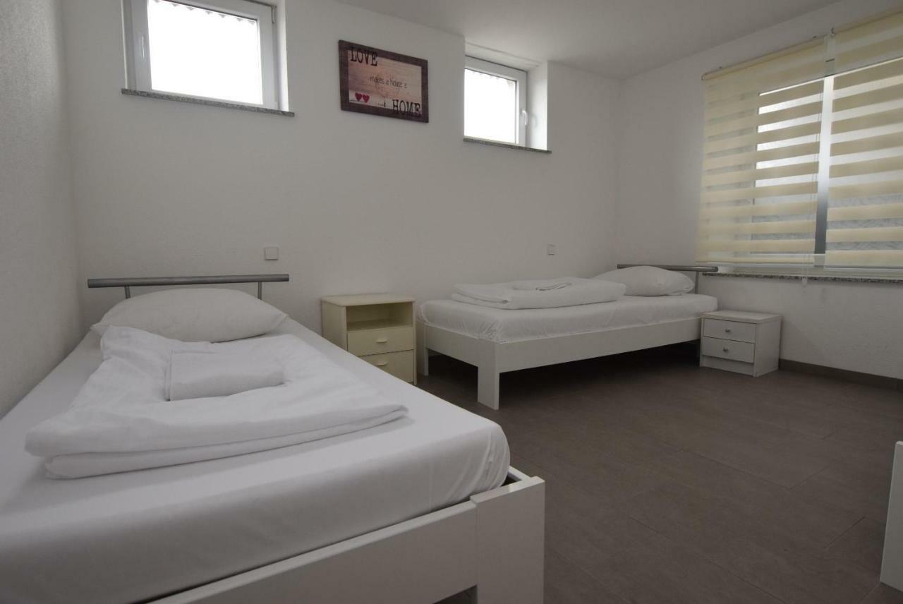 Untertürkheim Apartment *
